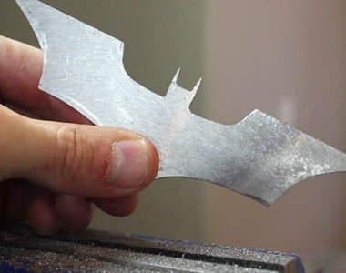 《DIY蝙蝠飛鏢》真實打造杯特麵的投擲武器