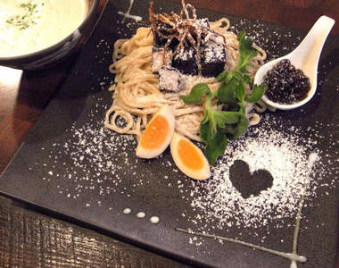 情人節限定的《巧克力拉麵》竟然連珍珠也一起上桌啦Σ(ﾟДﾟﾉ)ﾉ