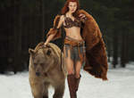 Cosplay追求神還原《Tina Rybakova》考了馴獸師執照與熊合拍 Cosplay追求神還原《Tina Rybakova》考了馴獸師執照與熊合拍