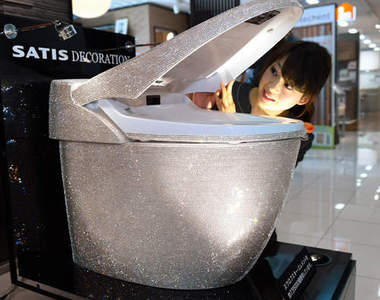 《千萬日圓水鑽馬桶》這也算是聖誕節應景小物?