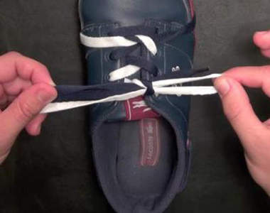 《忍者結綁鞋帶》最快3秒就可以綁好嘍（帥）