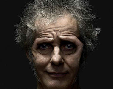 《不舒服攝影集》當手變成身體各部位時...有點獵奇了