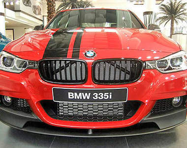 《BMW 335i阿布達比特別版》紅黑怎麼配都敲好看
