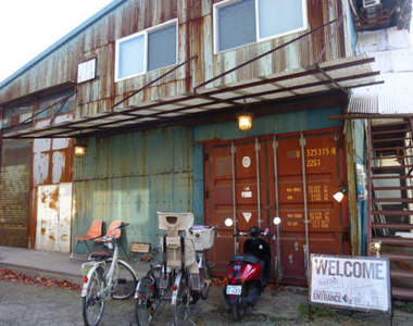 《倉庫咖啡廳》由廢棄鐵工廠變身而成的世外桃源～