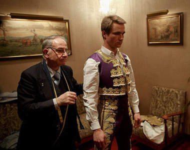 《鬥牛士專屬裁縫店》生死關頭的衣服當然要訂製