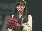 橋本環奈開球式 爆發力全開的44超音速萌球 橋本環奈開球式 爆發力全開的44超音速萌球