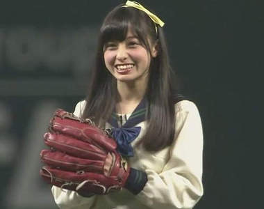 橋本環奈開球式 爆發力全開的44超音速萌球