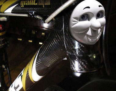 湯瑪士大崩壞　自行車改裝也有說不出的恐怖