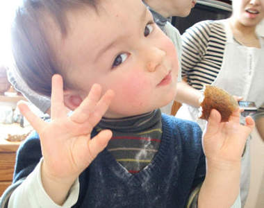 《出糗小孩動圖》小朋友毫無保留的精彩演出www