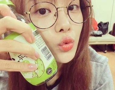 韓《圓框眼鏡的逆襲》流行就是在復古中不停循環阿（菸）