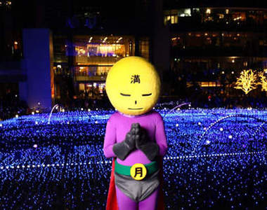 超治癒的吉祥物《滿月超人》清掃街道的祈禱世界和平