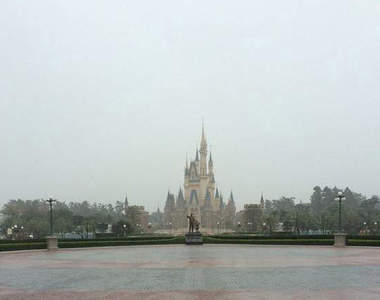 《颱風天的東京迪士尼》一個人都沒有~快衝啊(奔)(ノ>ω<)ノ