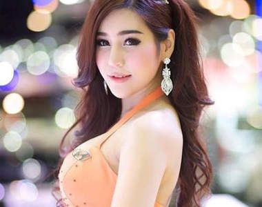 Nookzii Nook 來自泰國超美的車展美女