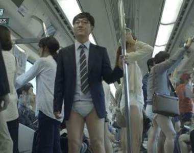 《一大早穿尿布搭地鐵》這樣屁屁不會著涼嗎？