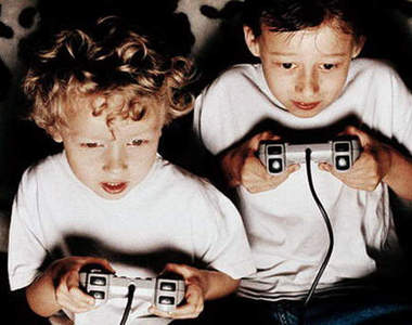 《打電動的孩子語言能力比較好》以後打電動就能跟爸媽說我在學外語？