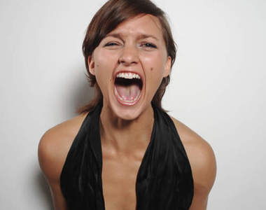 看恐怖片體溫會下降 實際拿溫度計插進去量量看才知道 ?