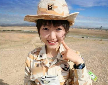 韓《超萌女兵》完全是軍中一朵花啊~