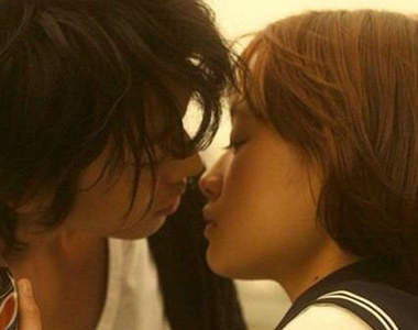 日本女生《初吻年齡》大調查　最早獻出初吻的地區果然還是～