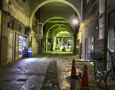 無人車站《國道站》留有戰爭彈痕的秘境車站