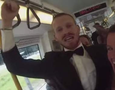 超歡樂《西裝哥火車趴踢》舞蹈背後其實藏著深刻寓意