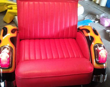 史上最霸氣《沙發椅摩托車》 王者出巡中~(叭叭！)