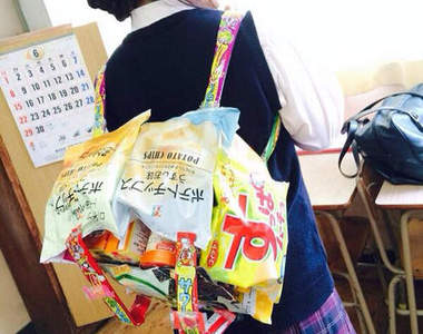 日韓《零食背包》大流行　送禮自用兩相宜啊～（小跳步）