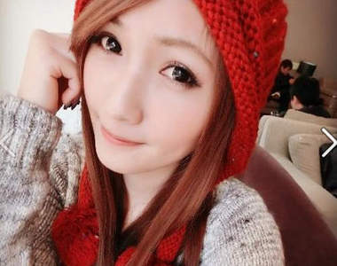 果小糖（Quenby）看到她肯定分心的超正點賽車女郎