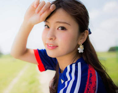 美女曆足球寶貝 六月每天都有正妹女大生踢球給你看