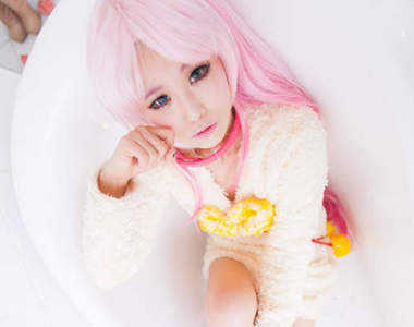 yukyo 無辜模樣惹人憐的浴缸美眉