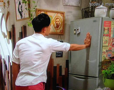 壁咚冰箱版？《冰箱咚》確定不是推入再咚地關上冰箱嗎wwww（喂）