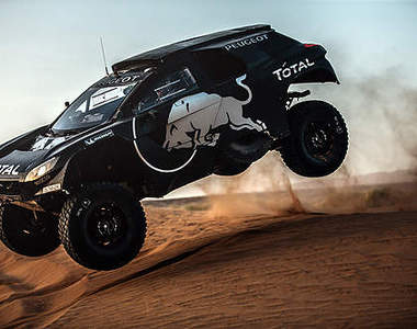 越野雄獅《Peugeot 2008 DKR16》一年不見竟然長大了?