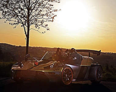 《KTM X-BOW GT Dubai Gold Edition》金光閃閃超貴氣