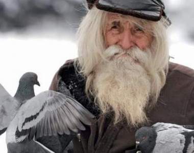 《令人尊敬的乞丐》別人給的錢一毛也沒有花在自己身上