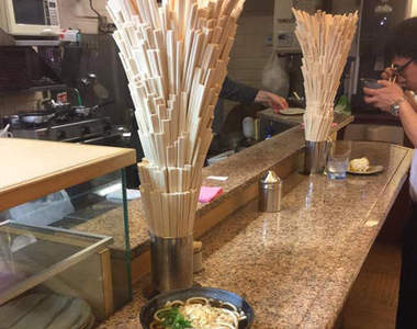 麵屋奇景《免洗筷鐵塔》抽中大吉還免費幫你加料喔wwww