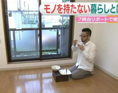 日本流行的《極簡生活家族》老公小孩的東西全都強制丟光光Σ(゚ロ゚;)