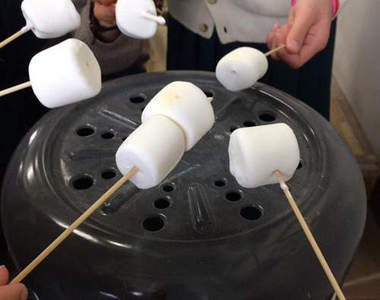 《教室裡的暖爐料理》取暖以外原來還有這麼多用途啊wwww