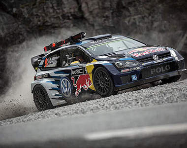挑戰滑雪冠軍《VW Polo R WRC》揪竟誰跑得快呢？
