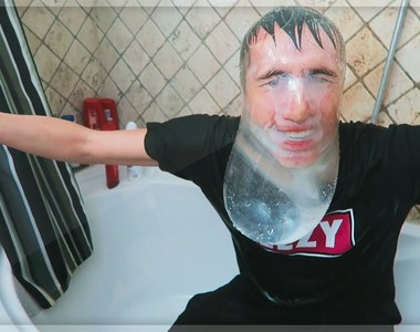 《保險套挑戰》保險套水球往頭上砸的結果是！？