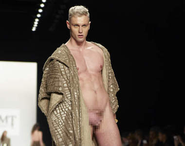 推特瘋傳《全裸男模抓鳥走秀》這要人家怎麼專心看秀啦♥（掩面）