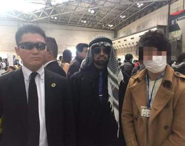 《宅宅石油王再度出現》帶來滿箱金幣準備爆買同人誌?