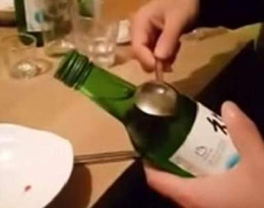 《瓶蓋新開法》原來用湯匙就能搞定(誤)