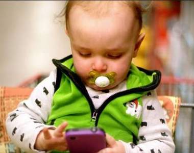 現代的孩子離家用主機越來越遠?整天拿著手機滑遊戲會比較好嗎...