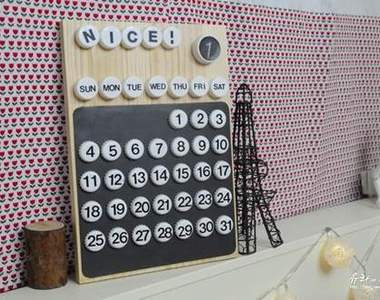 韓網友《用瓶蓋自製月曆》這月曆可以無限循環再利用唷