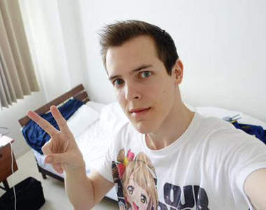 《超帥瑞士宅宅遊日本》回國的紀念品是滿滿的A片……