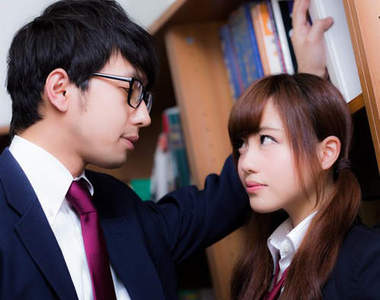 大學校刊裡的《JK特集》教你怎麼合法地接近女高中生www