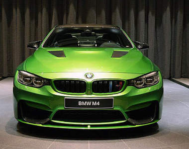 不只勁裝《BMW M4 Coupe》在阿布達比連身手也進化