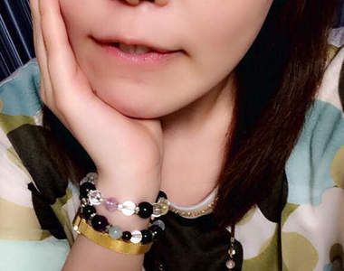 《咬嘴唇自拍》繼牙齒痛拍照法後的自拍新流行
