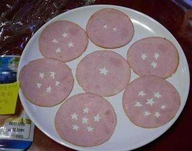 《七龍珠火腿飯》吃完直接在肚子裡跟神龍許願XD