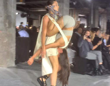 《倒吊走秀法》巴黎時裝週總是有許多意外驚喜ww（意味深）