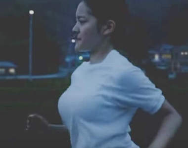 《日本咖啡廣告》惹爭議　主角的巨乳女高中生又有哪裡不妥呢？